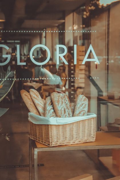 Basket of assorted artisan breads — photo by El gringo photo on Pexels