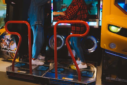 arcade, dans, dans etmek içeren Ücretsiz stok fotoğraf