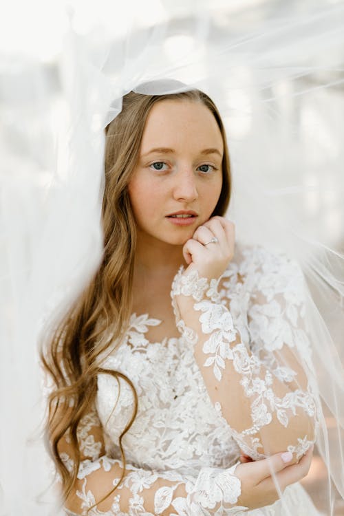 beyaz, düğün, elbise içeren Ücretsiz stok fotoğraf
