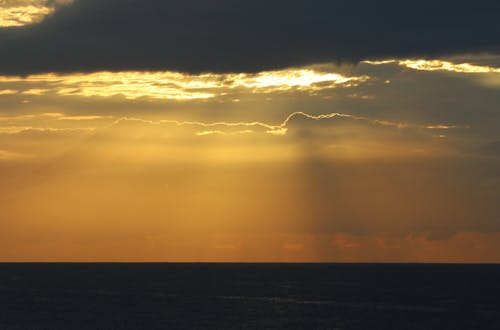 太陽光線のパノラマ写真