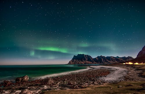 Arktik, Aurora borealis, dağlar içeren Ücretsiz stok fotoğraf