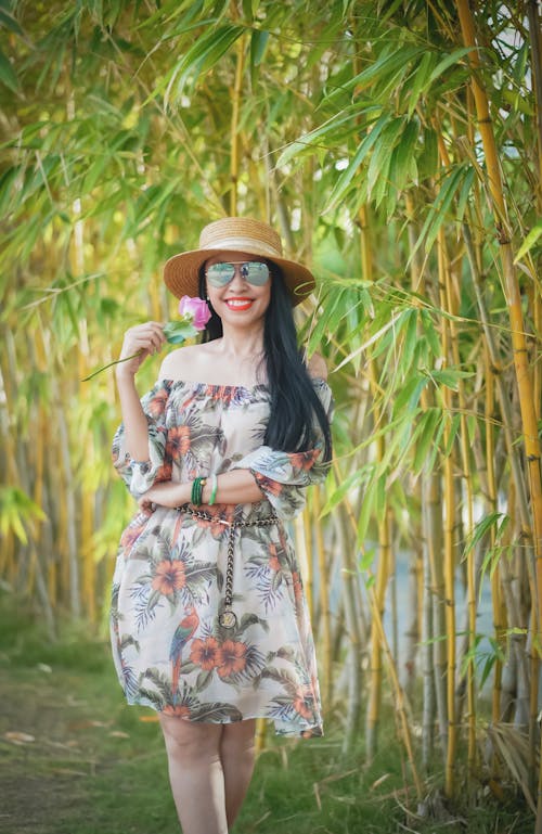 Fotobanka s bezplatnými fotkami na tému Ážijčanka, bambusové stromy, dlhé vlasy