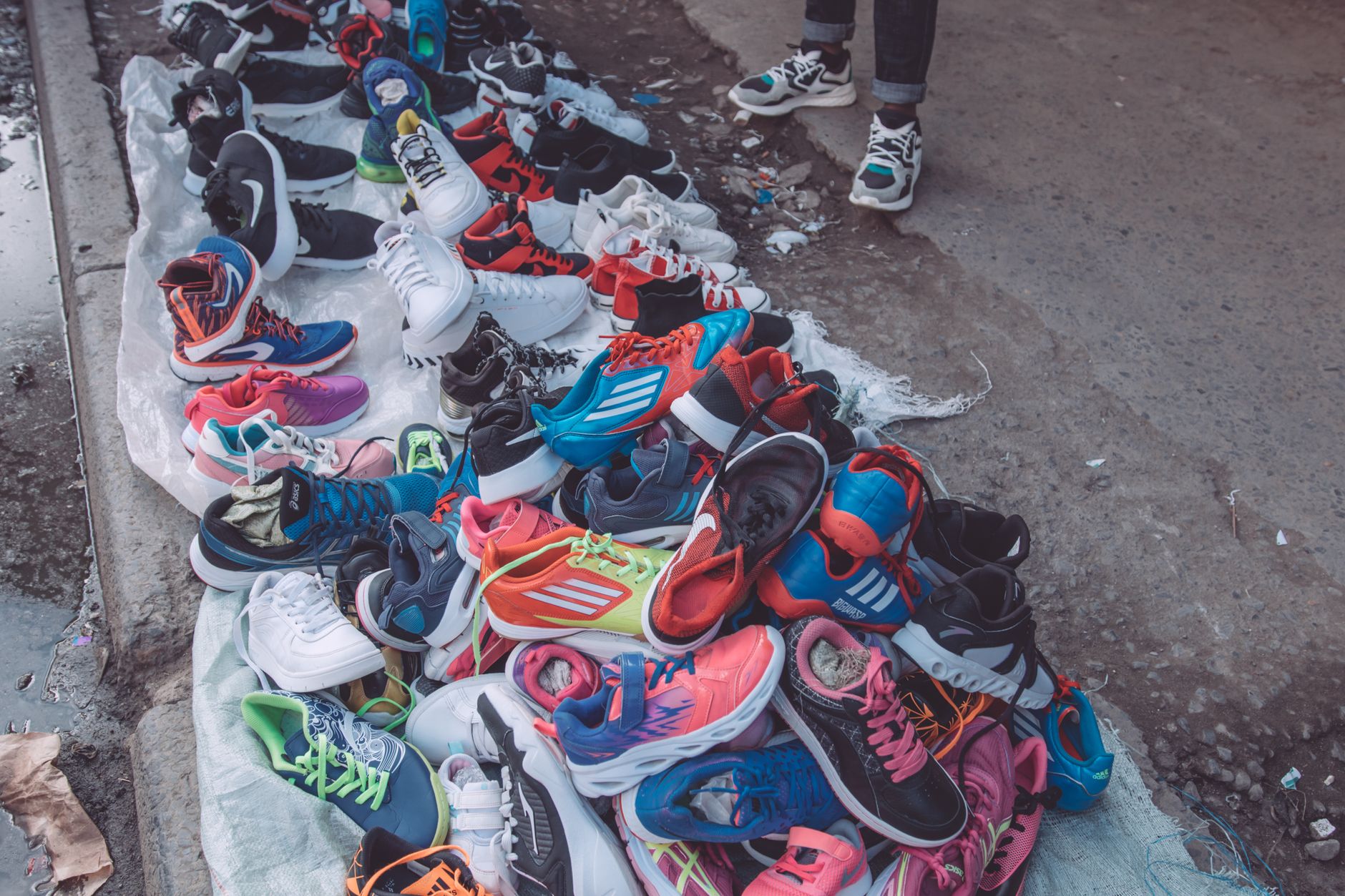 Running Shoe Market Sees Surge in Discounts and Promotions