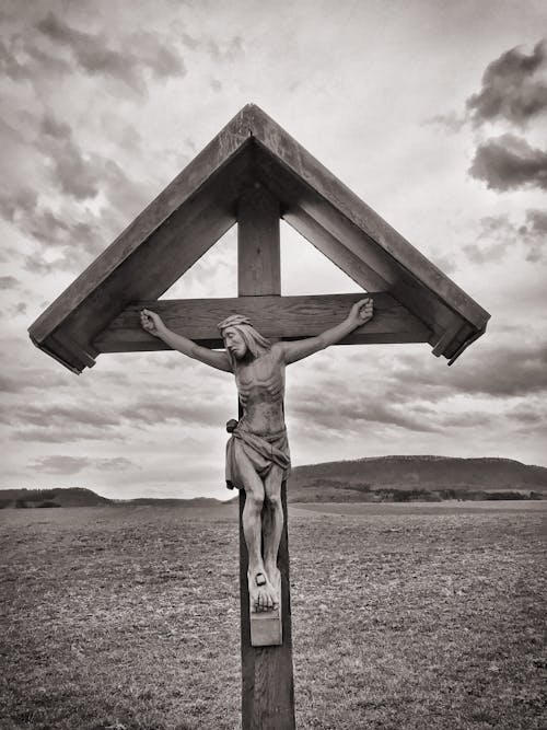 Crucifijo Foto En Escala De Grises