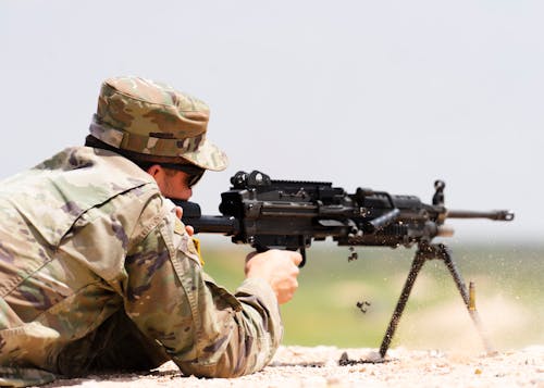 Бесплатное стоковое фото с m249, автоматическое оружие, армия