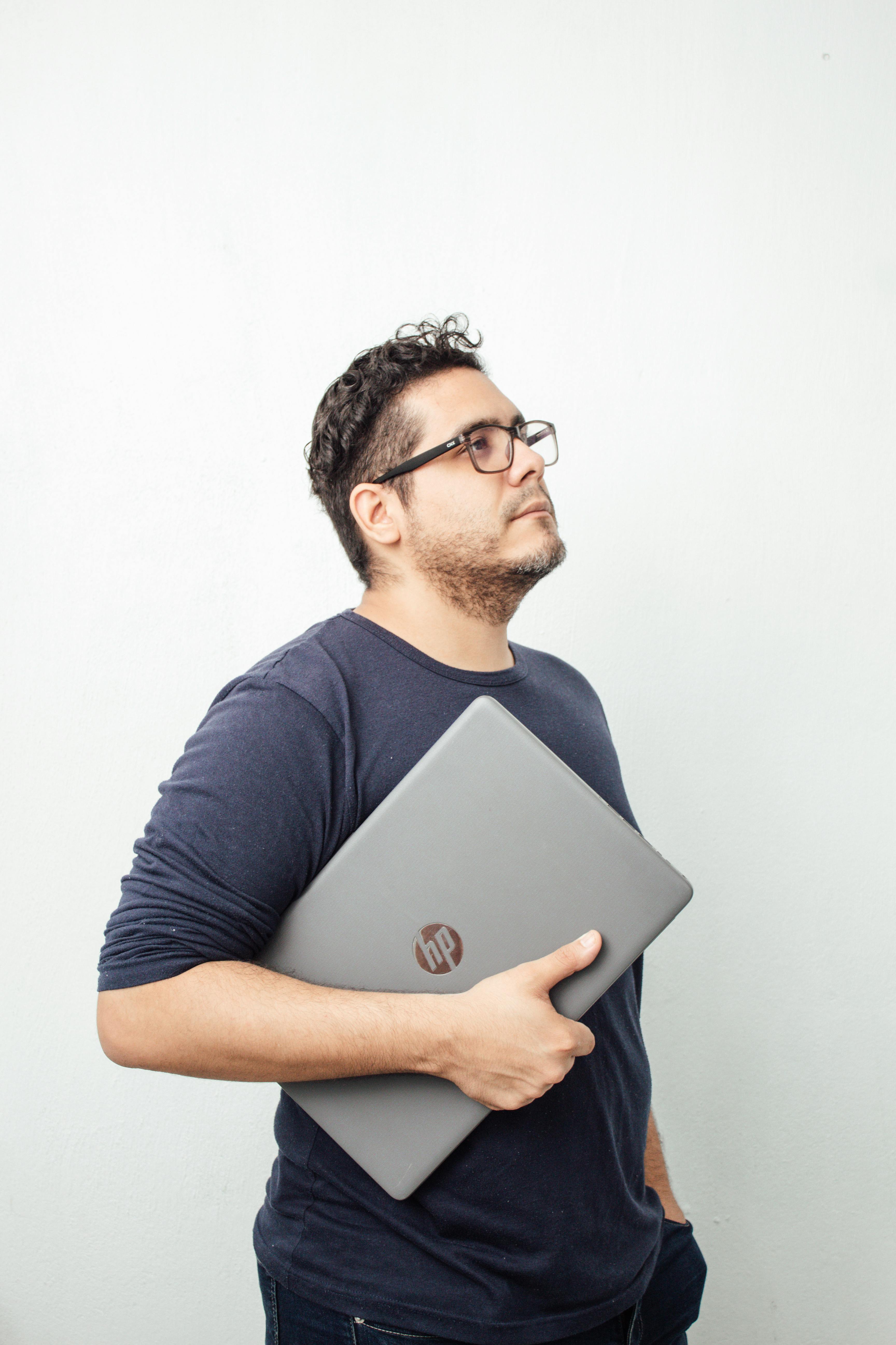 How do I get sims on my HP laptop?
