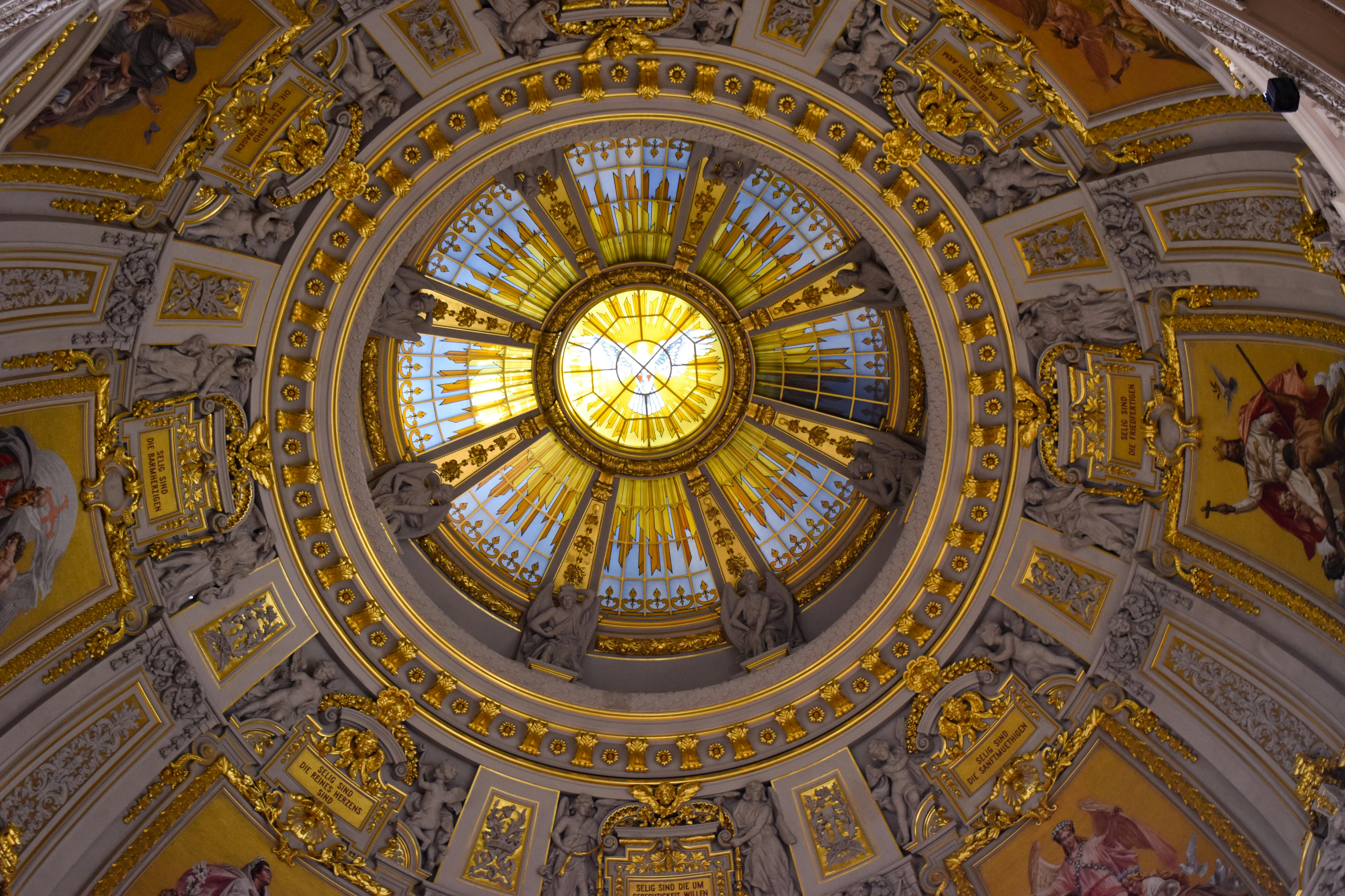 white and gold dome ceiling