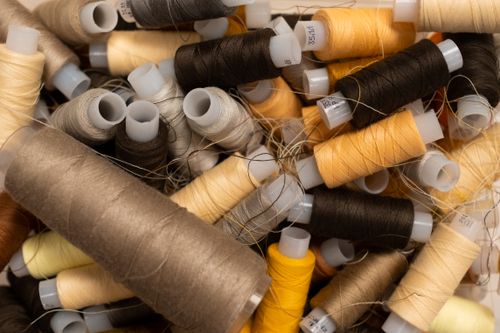 Free A vibrant collection of threads showcasing a range of colors for sewing and crafting projects. Stock Photo