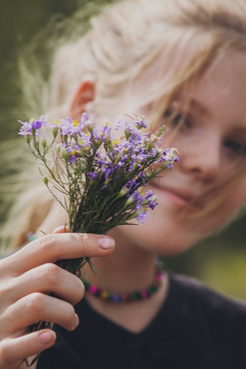 Gratis stockfoto met aantrekkelijk mooi, blondine, blurry achtergrond