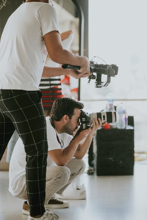 Foto stok gratis dalam ruangan, fotografer, laki-laki