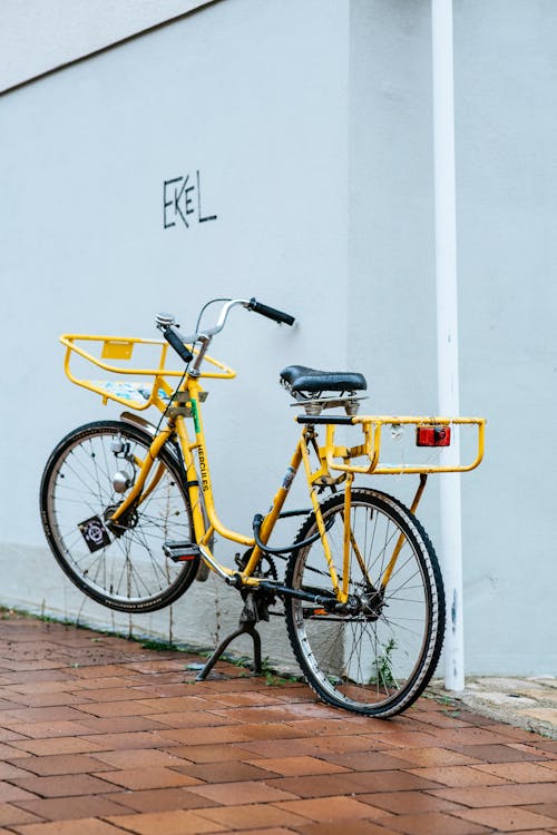 Kostenloses Stock Foto zu draußen, fahrrad, gelb