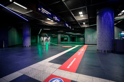 Foto profissional grátis de alerta, andar, arquitetura