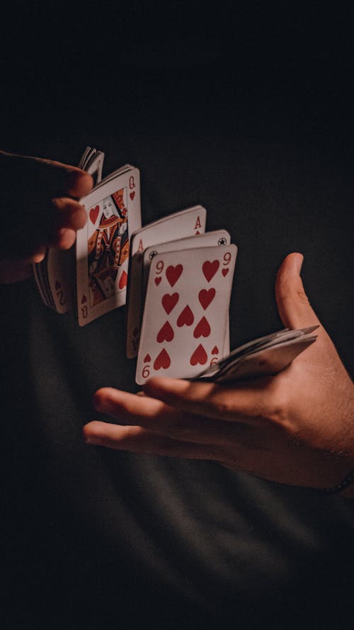 Základová fotografie zdarma na téma balíček karet, detail, držení