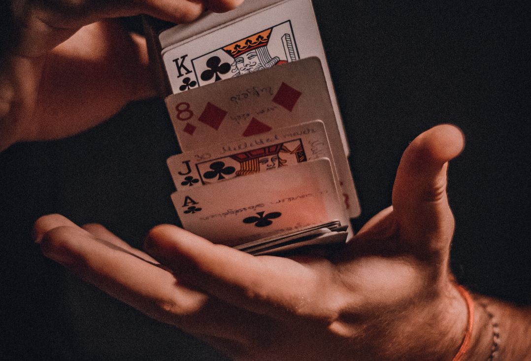 Online Casino: Spielautomaten und Live-Spiele im Überblick