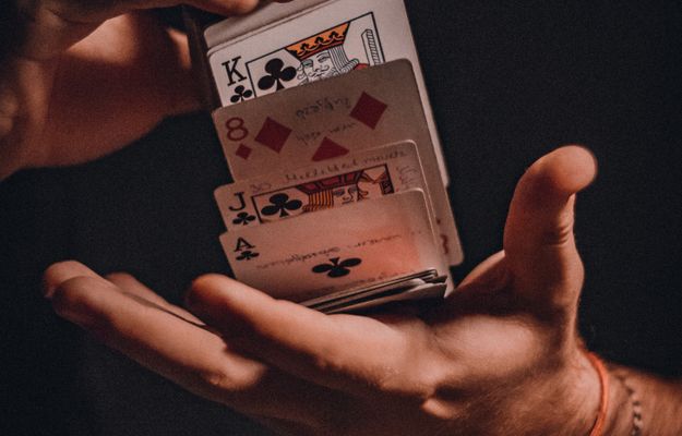 Online Casino: Spielautomaten und Live-Spiele im Überblick