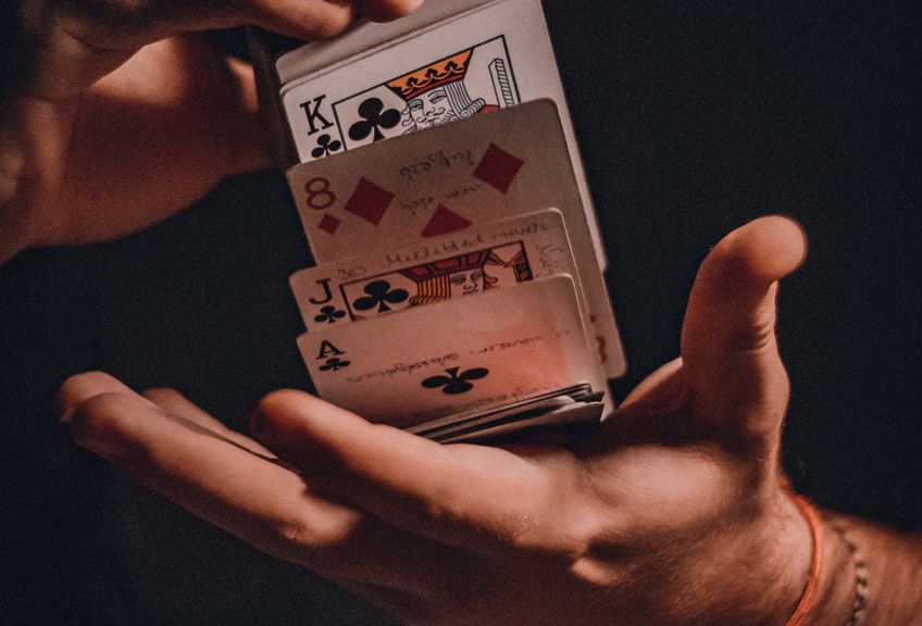 Online Casino: Spielautomaten und Live-Spiele im Überblick