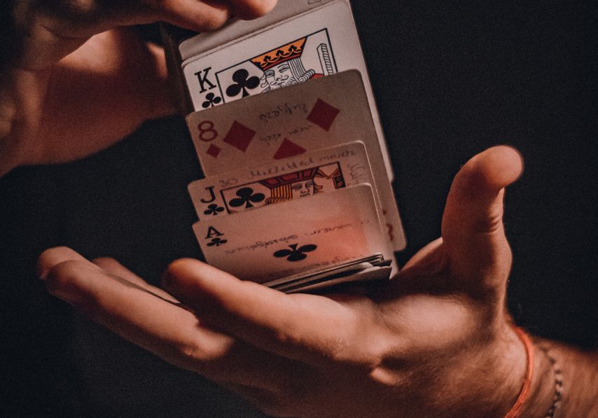 Online Casino: Spielautomaten und Live-Spiele im Überblick