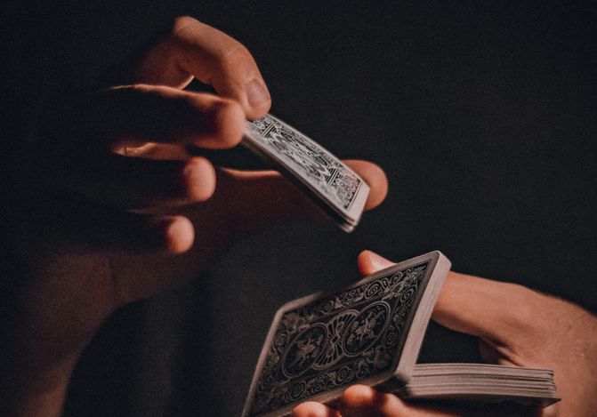 Online Casino: Spielautomaten und Live-Spiele im Überblick