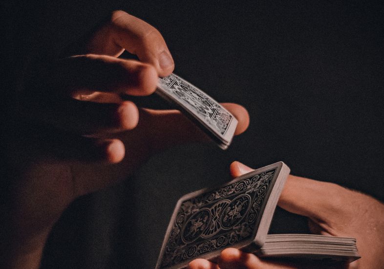 Online Casino: Spielautomaten und Live-Spiele im Überblick