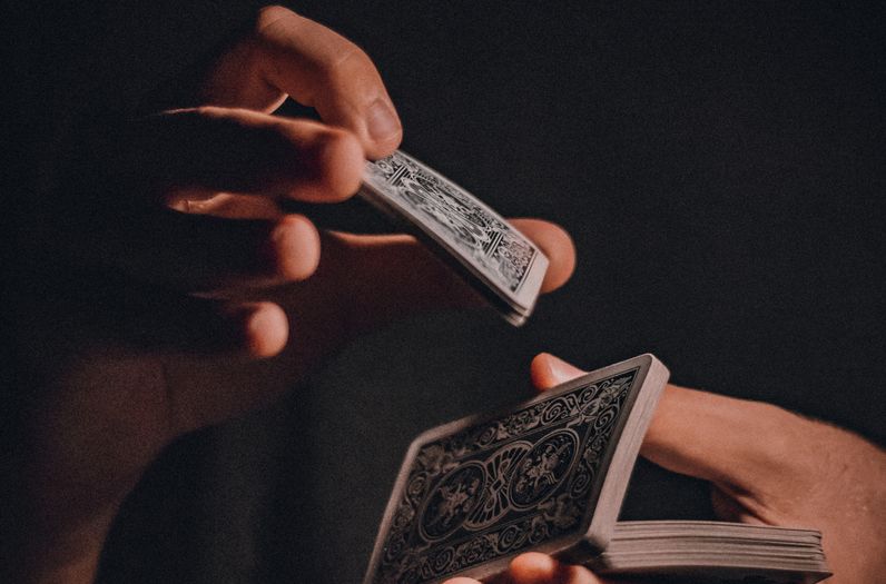 Online Casino: Spielautomaten und Live-Spiele im Überblick