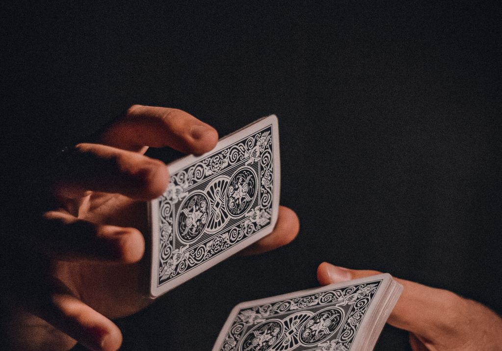 Online Casino: Spielautomaten und Live-Spiele im Überblick