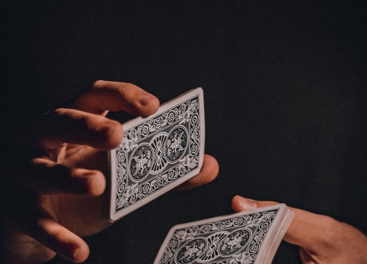 Online Casino: Spielautomaten und Live-Spiele im Überblick