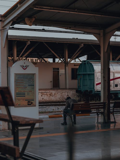 Darmowe zdjęcie z galerii z czekanie, dworzec kolejowy, kolej