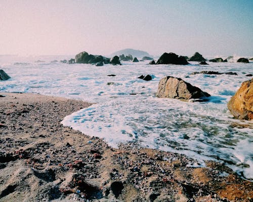 Безкоштовне стокове фото на тему «берег океану, валуни, камені»