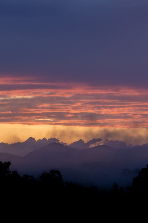 Kostenloses Stock Foto zu berge, dämmerung, landschaftlich