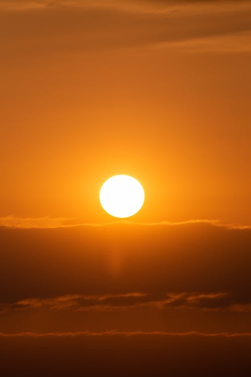 Free Sun Setting over the Horizon Stock Photo