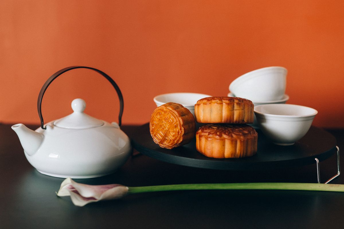 Mooncake image for Mid-Autumn and mooncake guide pages. Public-source visual preview.