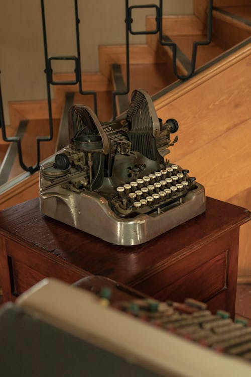 Free Vintage Typewriter an Wooden Table Stock Photo