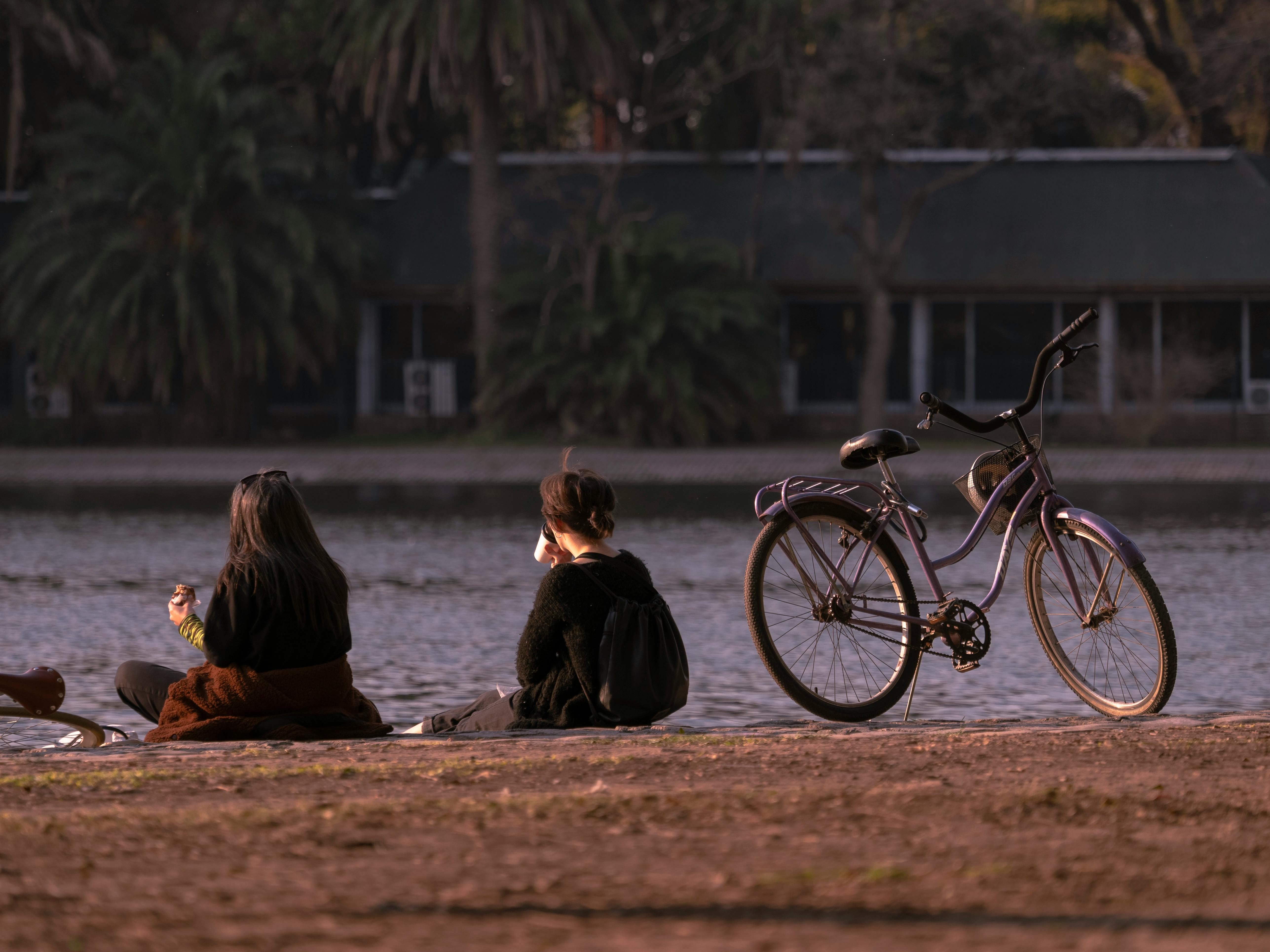 Why should we avoid drinking water after eating banana?