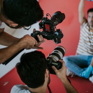 Photographers on a studio shoot, by Amar Preciado on Pexels
