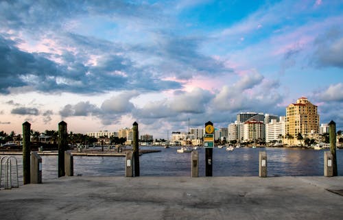 Foto profissional grátis de beira-mar, beira-rio, cais