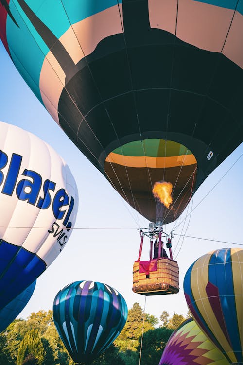 Darmowe zdjęcie z galerii z balon na gorące powietrze, kolorowy, latający