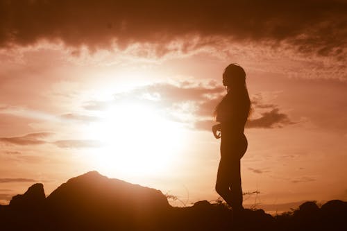 Photos gratuites de colline, coucher de soleil, fille africaine