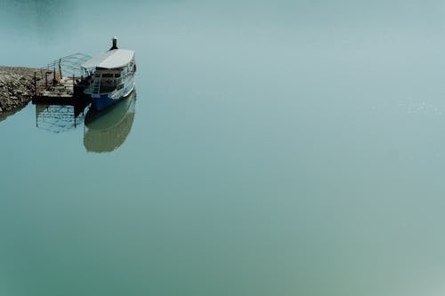 Foto profissional grátis de água, barco, calma