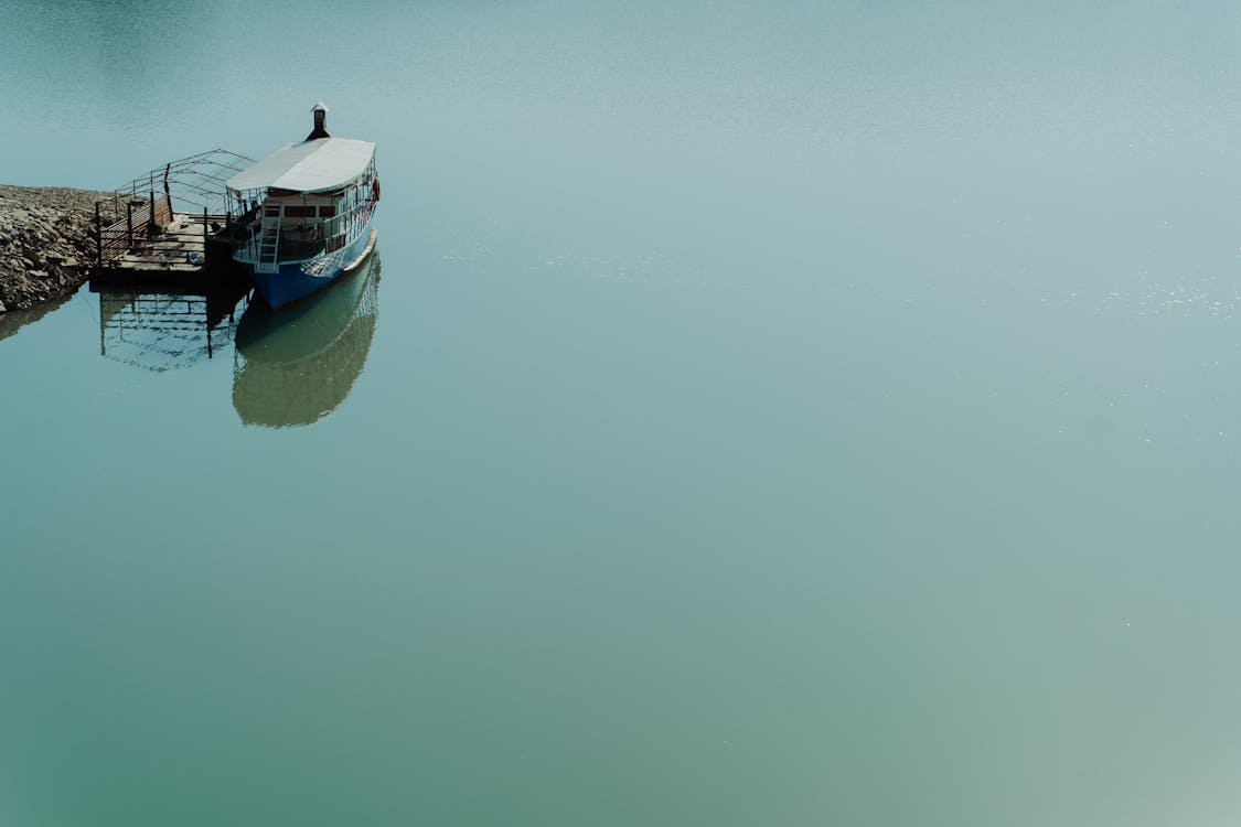 Foto profissional grátis de água, barco, bote
