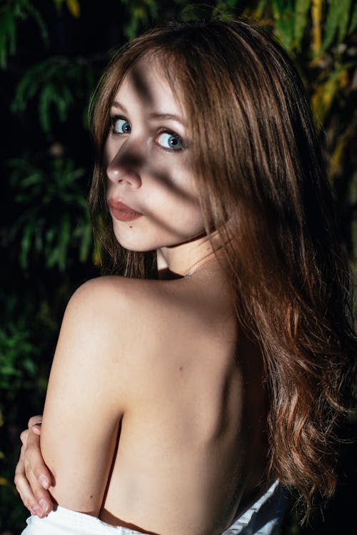 Free A Topless Woman Looking Over Shoulder Stock Photo