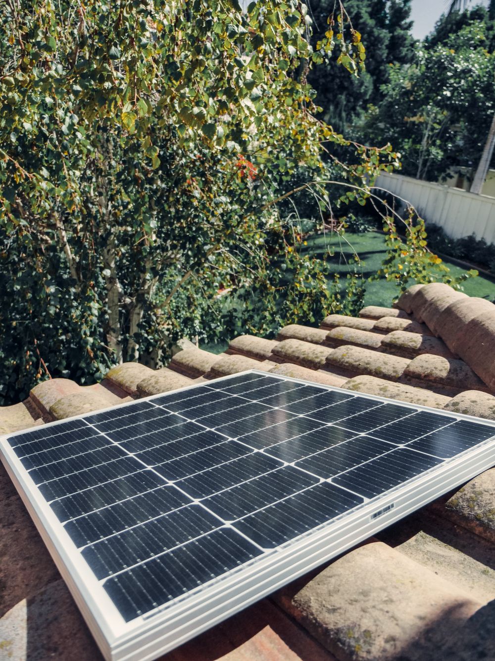 Solarpanel-Reinigung auf dem Dach im Kanton Zürich