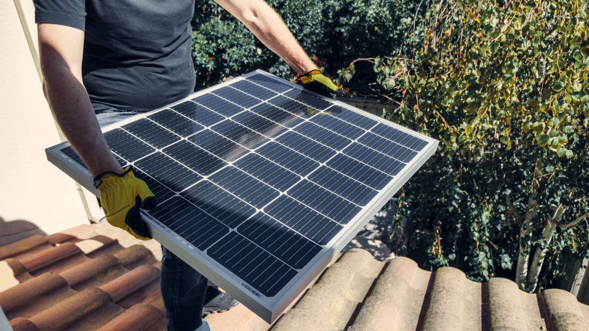 What Solar Panel Cleaning Costs in Cyprus in 2026 — illustrasjonsbilde