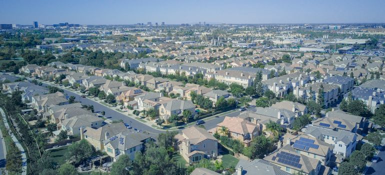 Cost of living in Santa Clarita and rooftop solar homes