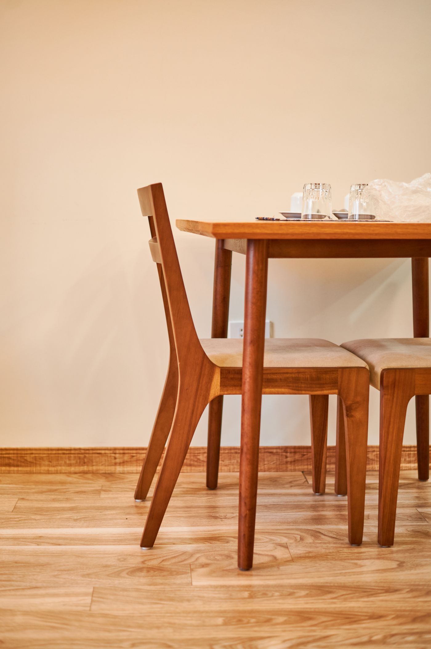 Liora Round Pedestal Dining Table – Natural Wood Kitchen Table, Modern Japandi 4-Person Dining Table, Minimalist Breakfast Table modern interior lifestyle inspiration