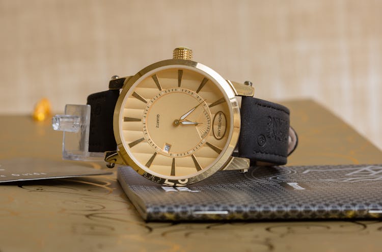 A Leather Strap Mont Blanc Wristwatch 