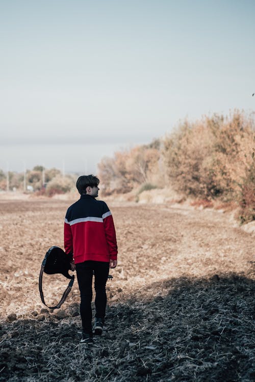 Fotobanka s bezplatnými fotkami na tému bunda, elektrická gitara, hudobník