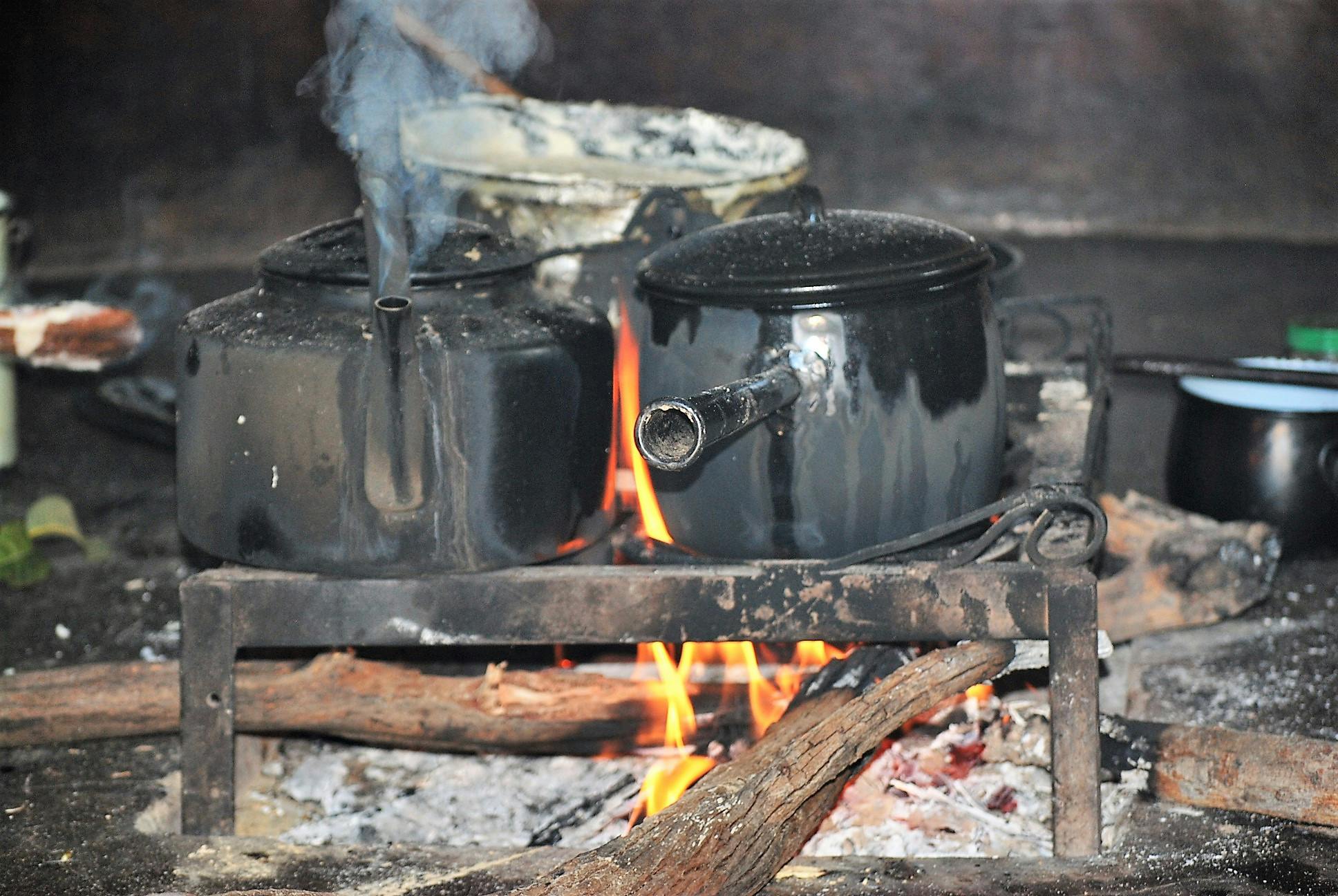 Free stock photo of Cooking on open fire