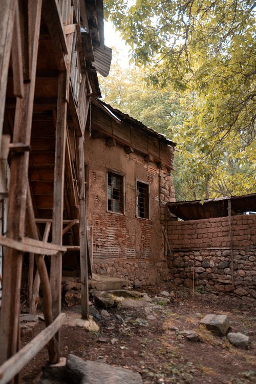 Free Explore decay and rustic charm of an abandoned house in Avutmuş, Giresun, Türkiye. Stock Photo