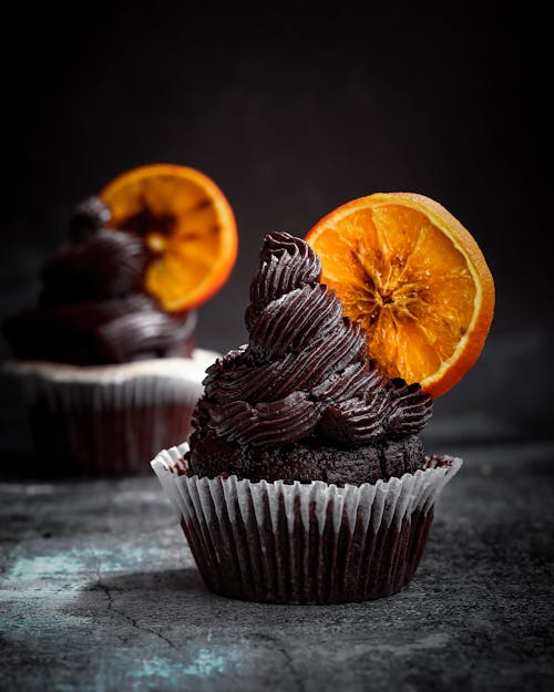 Foto stok gratis background hitam, cokelat, cupcake