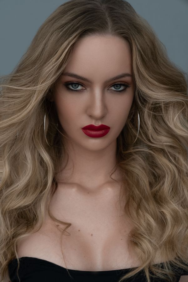 Hollywood glam waves on long hair